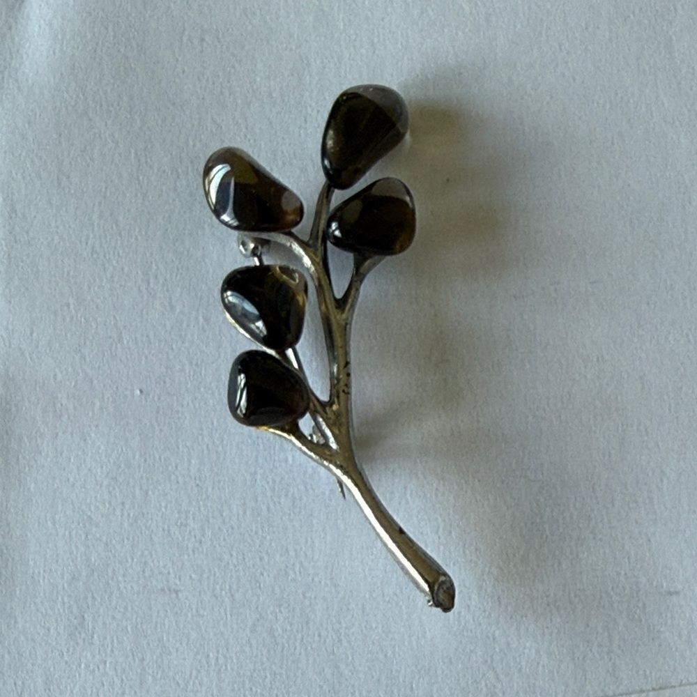 Vintage glass/metal brooch